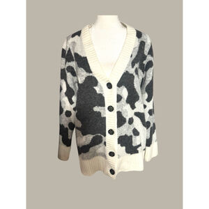 Size L Women's Cable & Gauge White Gray Cow Print V-neck Button Front Cardigan